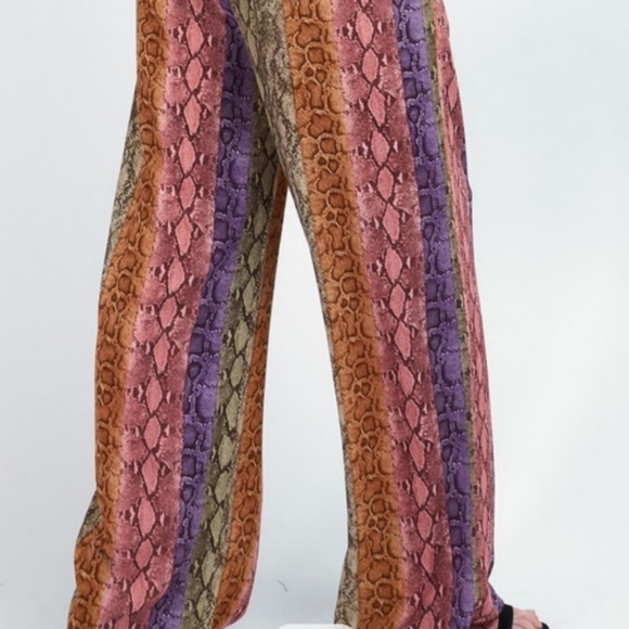 Snakeskin Romper (L) - Picture 4 of 4